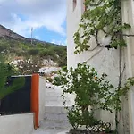 Vivea Entire Centro Piskopiano Cherso 게스트하우스 3*